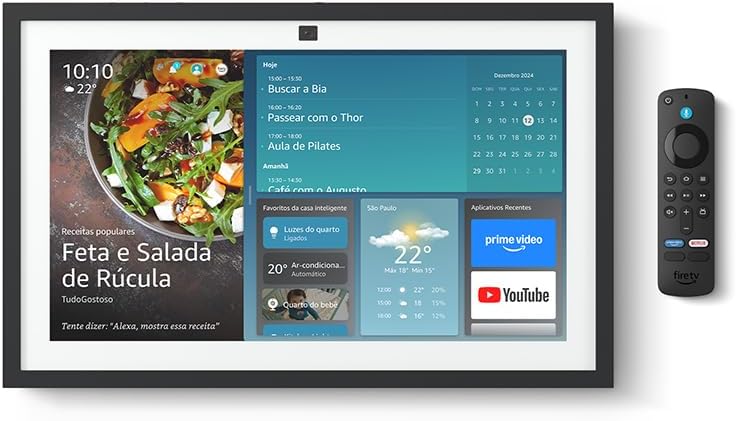 Evidencia como o Echo Show 15 funciona no espaço real da casa, especialmente como painel fixo de parede.