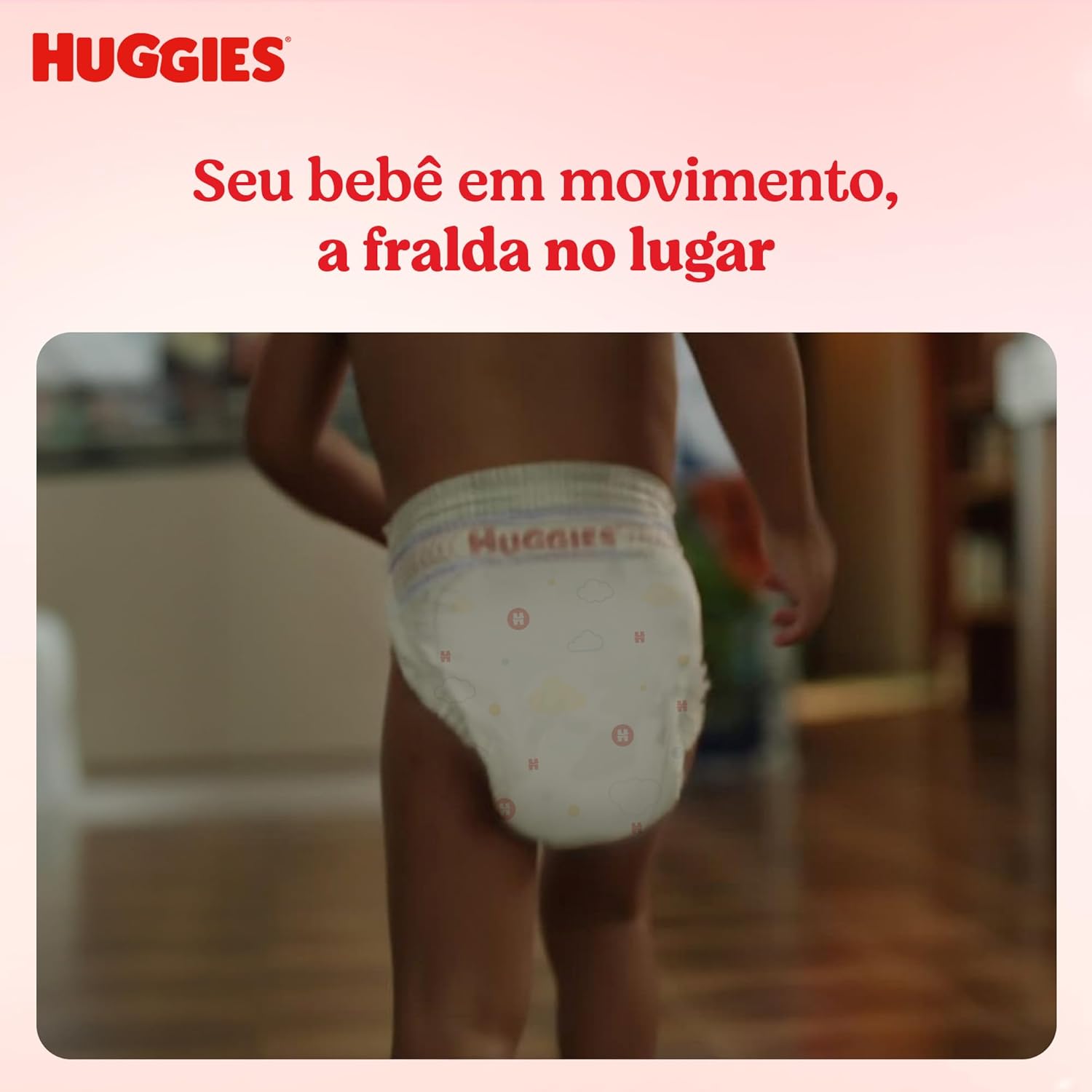 Destaca um benefício funcional da fralda, especialmente conforto e desempenho de uso.