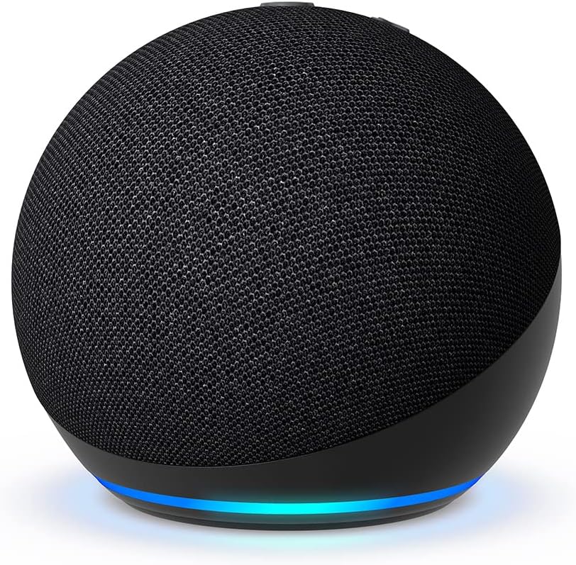 Mostra como o produto se encaixa na casa e reforça a proposta de smart speaker discreto e fácil de posicionar.
