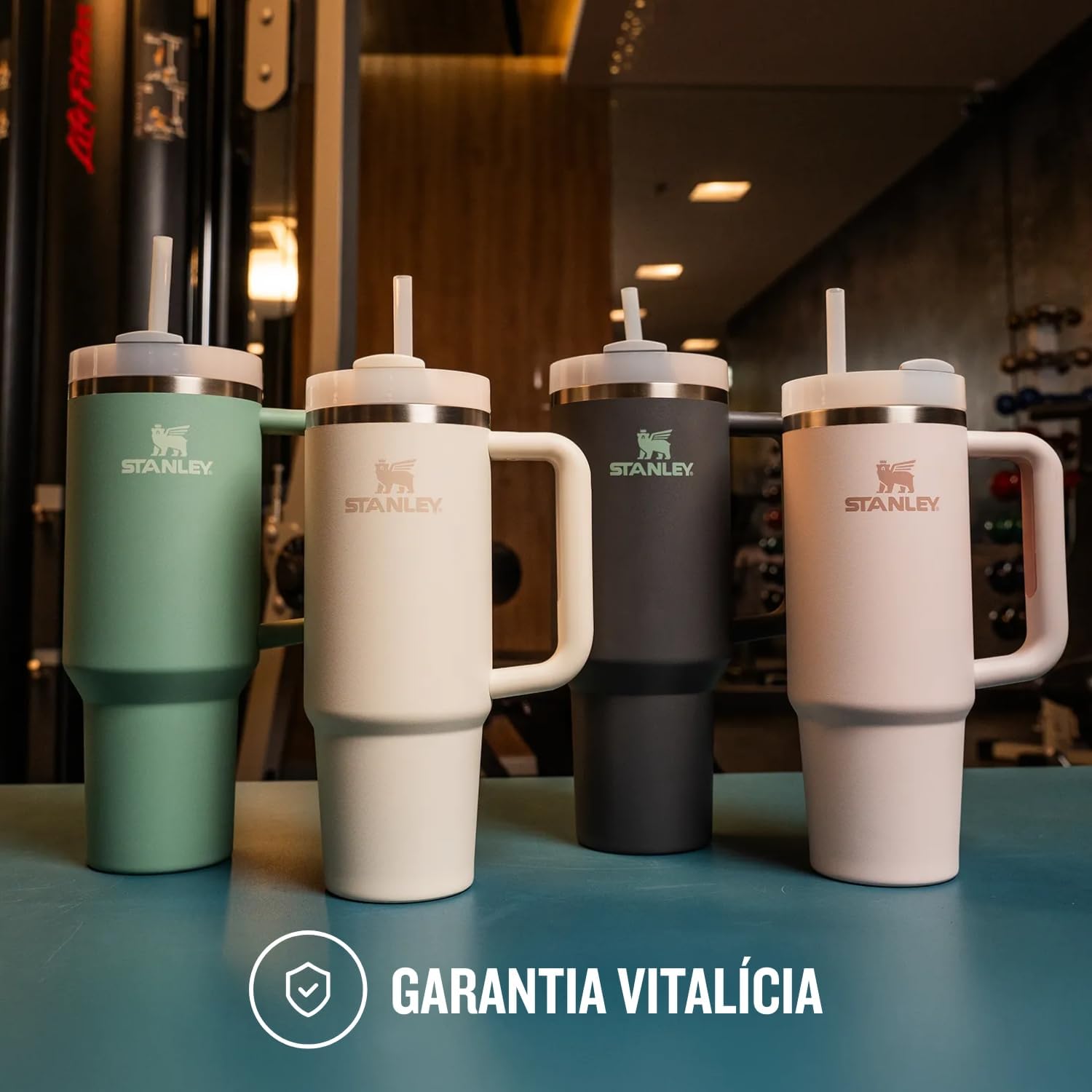 Mostra como o Quencher se encaixa na rotina e reforça seu uso para hidratação ao longo do dia.