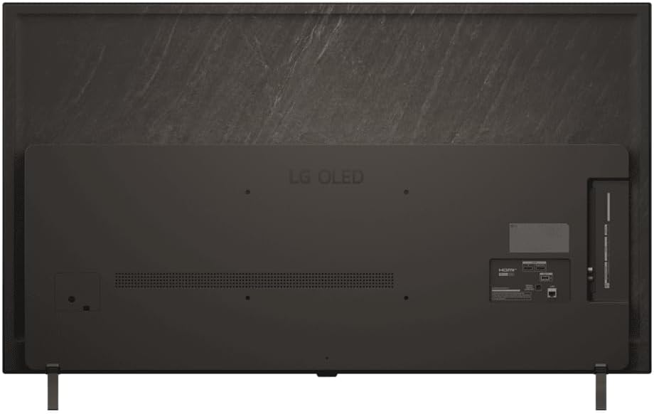 Mostra a TV como parte da sala/cinema em casa, reforçando imersão e uso real.