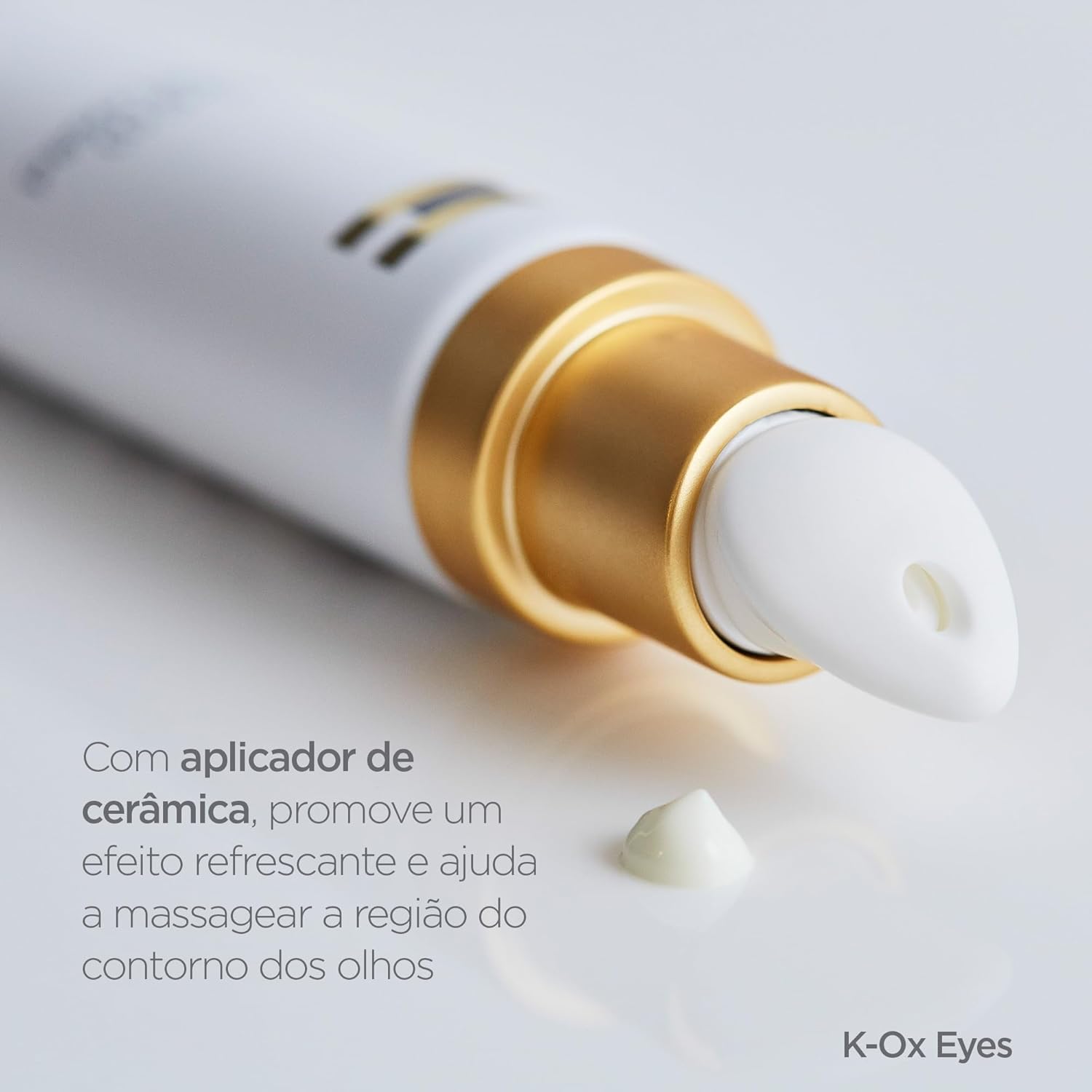 Como o creme se encaixa na rotina e na aplicação na área delicada dos olhos, reforçando proposta de tratamento diário.