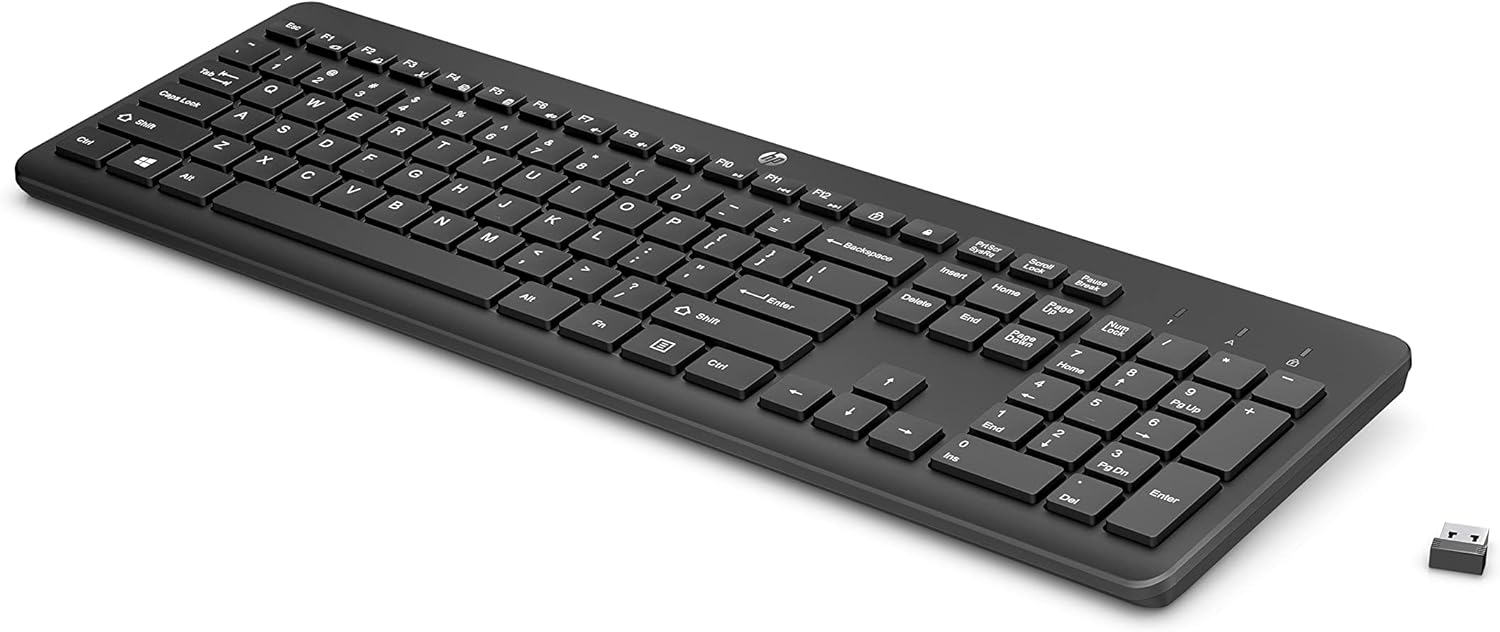 Evidencia o design chiclet, a disposição das teclas e a sensação de teclado compacto e organizado.