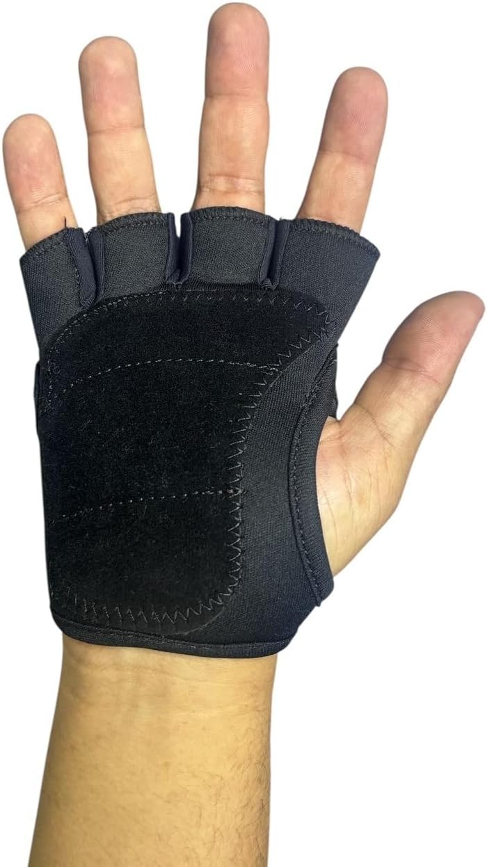 Mostra a aplicação prática do produto, especialmente aderência e proteção durante o exercício.
