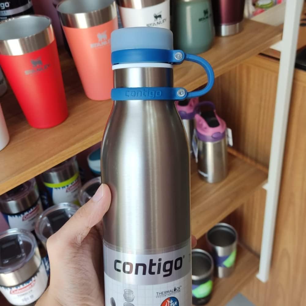 Demonstra portabilidade e adequação para levar bebidas fora de casa.