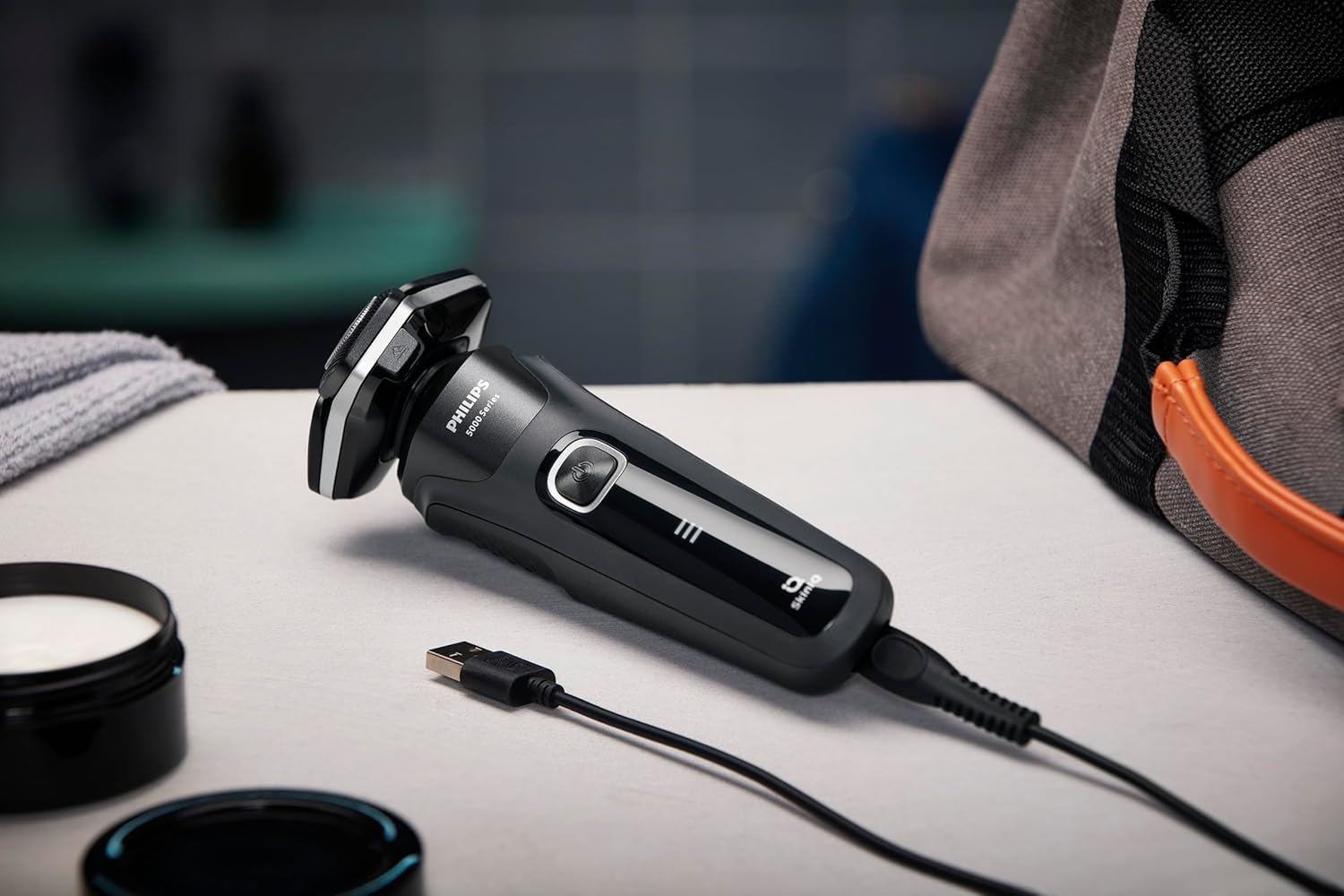 Mostra a experiência real de barbear e ajuda a comunicar ergonomia, contato com a pele e praticidade.