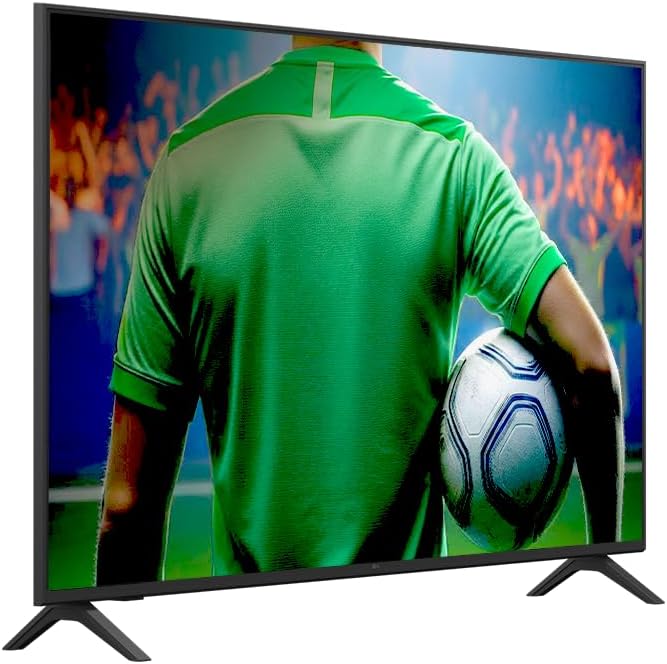 Mostra o quão fina é a TV e como ela tende a ficar em parede ou rack.