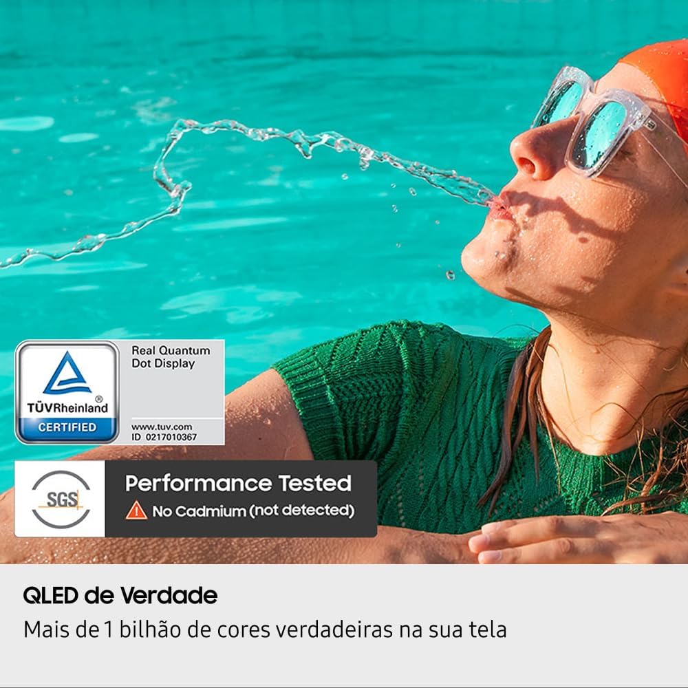 Mostra como a TV se encaixa em um ambiente real e o efeito visual do tamanho de 43".