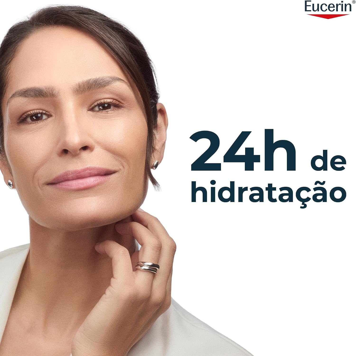 Evidencia a proposta de uso diário e a associação com cuidados de hidratação e antissinais.