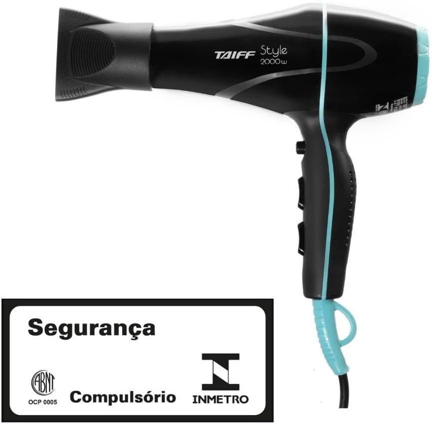 Destaca acabamento, pontos de controle e elementos funcionais do aparelho.