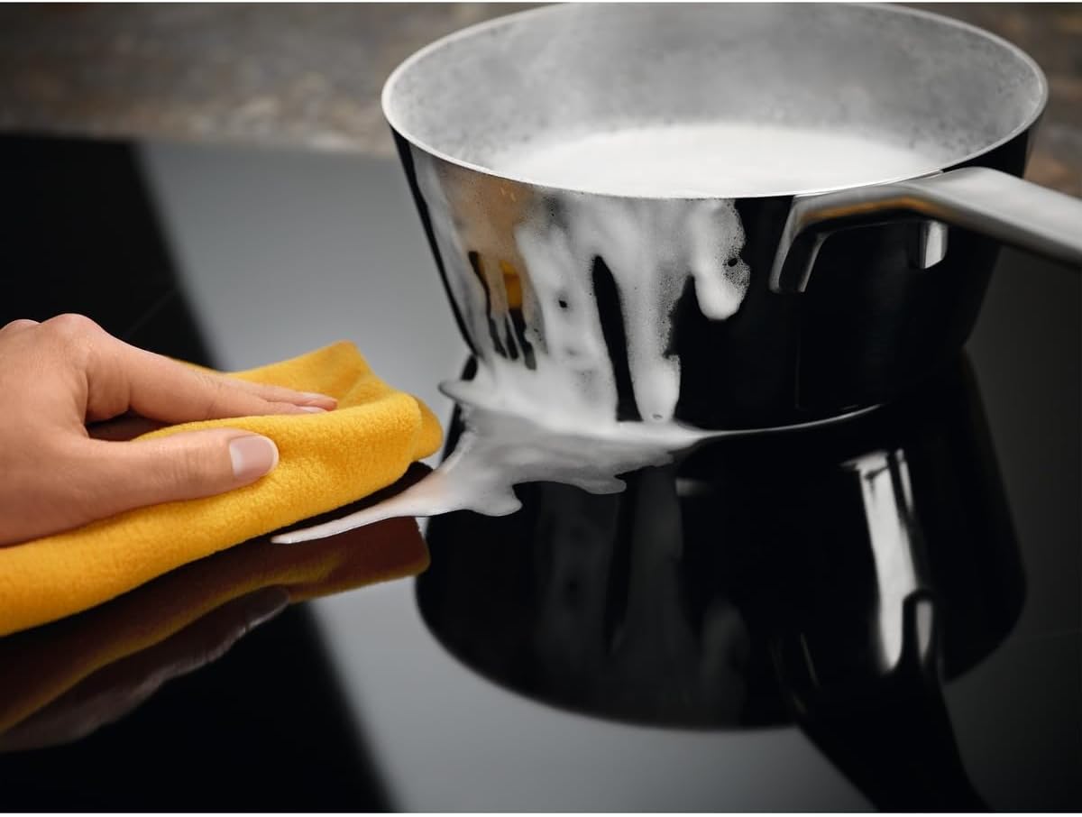 Mostra como o produto se encaixa na cozinha real e transmite sensação de modernidade e organização.